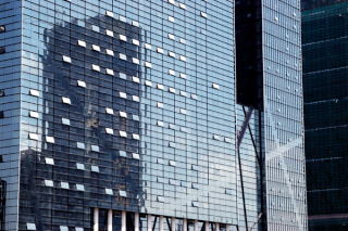 Lustrzany wieżowiec