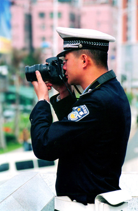 Policjant czy fotograf - zdjęcia z Chin