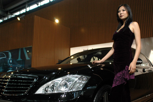 Modelka Mercedesa - zdjęcia z Chin