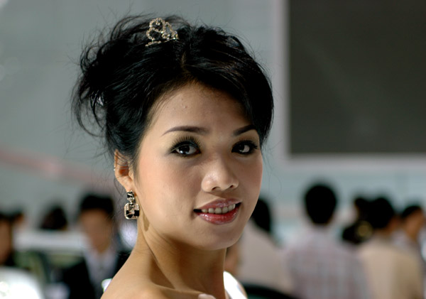 Portret modelki Toyoty - zdjęcia z Chin