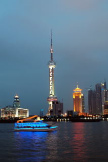 Granatowa noc w Szanghaju
