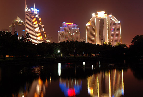 Nocne refleksje miasta - zdjęcia z Chin