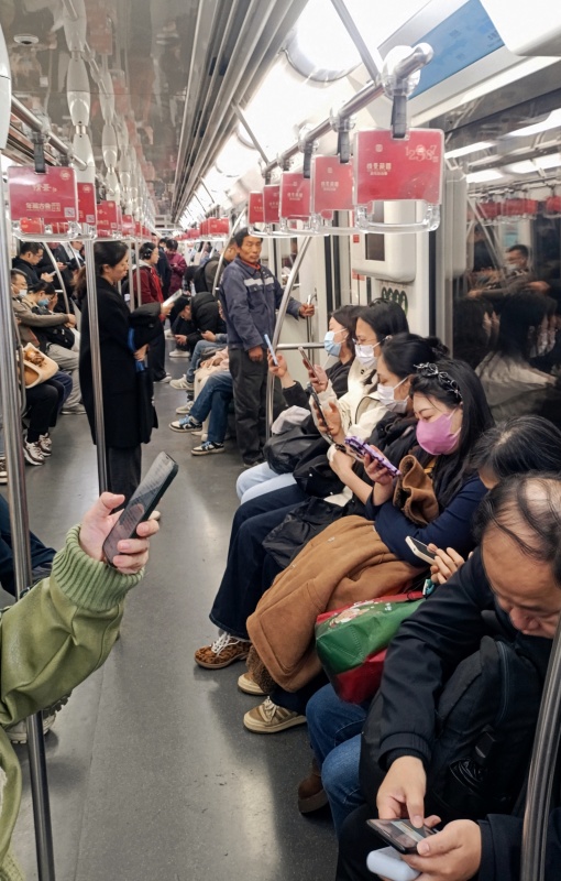 Metro w Szanghaju i smartfony - zdjęcia z Chin