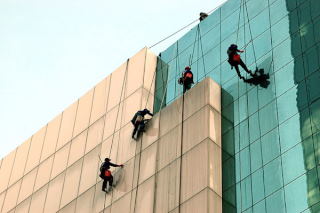 Mycie okien na wysokościach