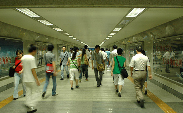 Pośpiech w tunelu - zdjęcia z Chin