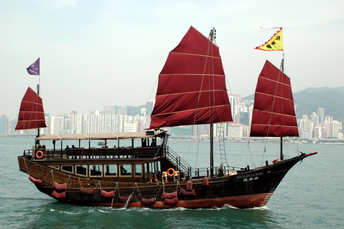 Statek - wizytówka Hong Kongu - zdjęcia z Chin